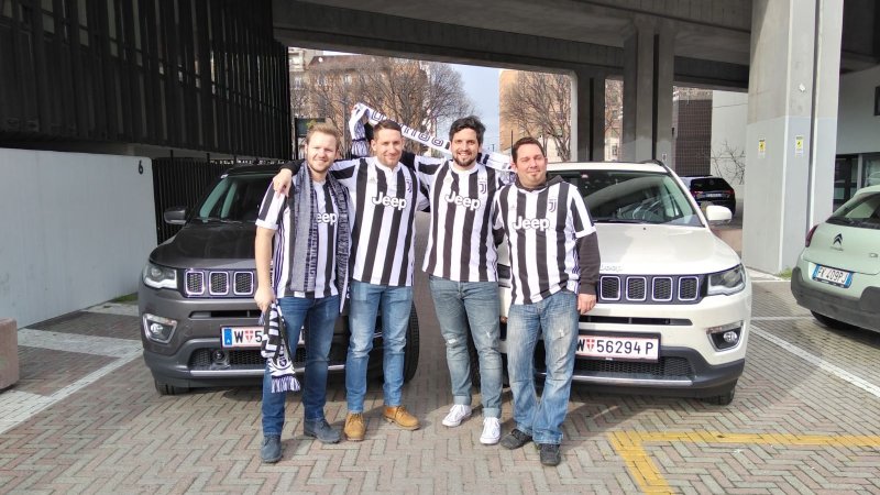 Mit den beiden Jeep Compass ging es am späten Nachmittag zum Allianz Stadium von Juventus