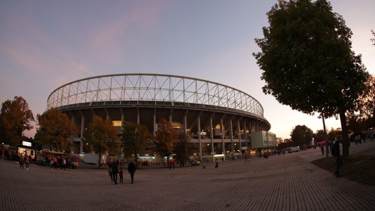  Adé, neues Happel-Stadion