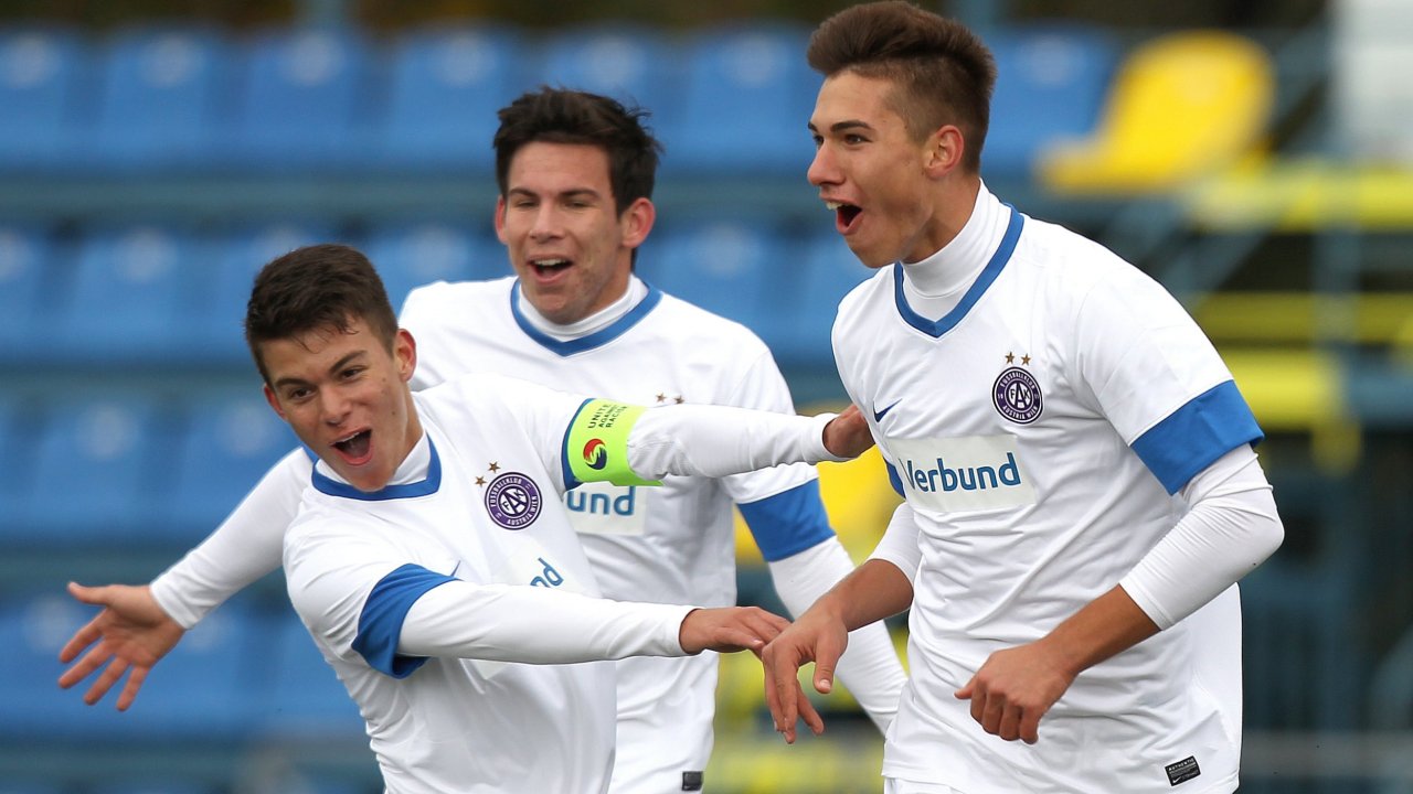 Sascha Horvath, Peter Michorl und Nikola Zivotic (von links nach rechts) bei einem ihrer häufigen Torjubel in der Youth League